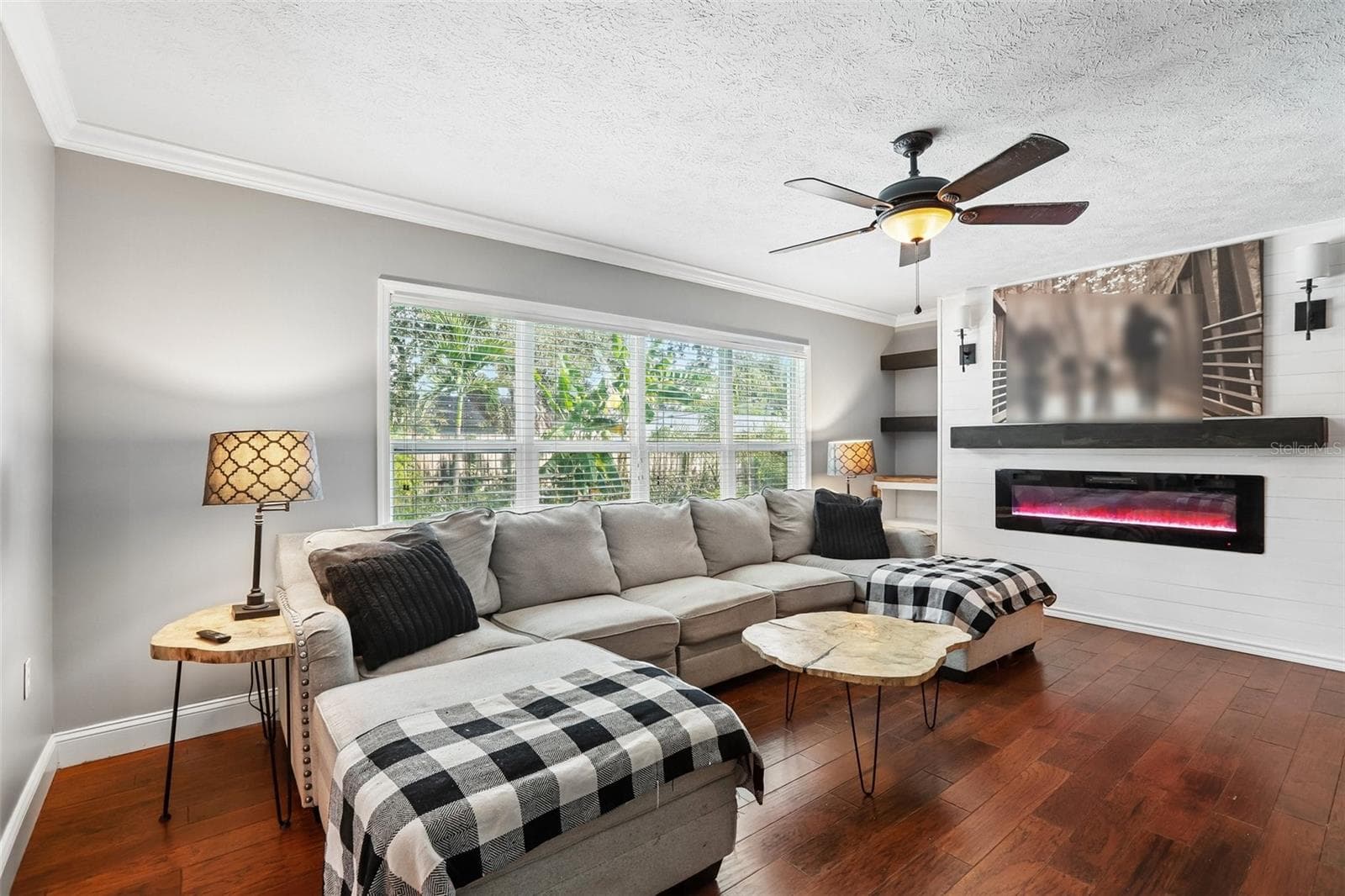 Single Family Residence at 2311 GREEN LAWN ST, BRANDON, photo 6 of 32