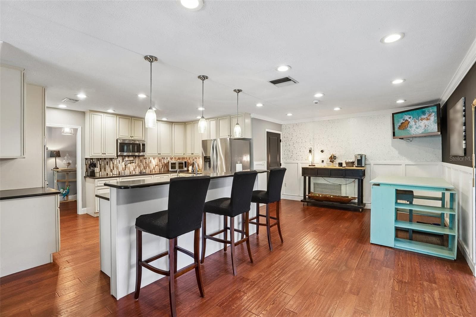 Single Family Residence at 2311 GREEN LAWN ST, BRANDON, photo 10 of 32