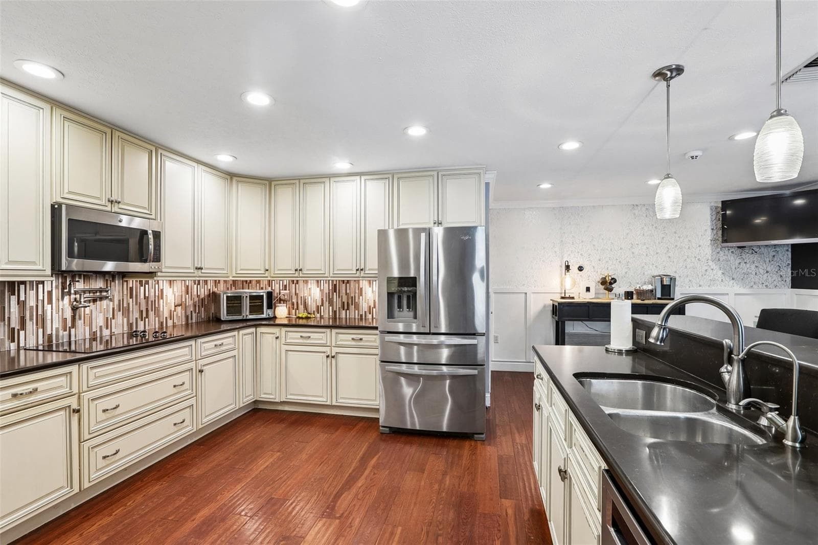 Single Family Residence at 2311 GREEN LAWN ST, BRANDON, photo 14 of 32