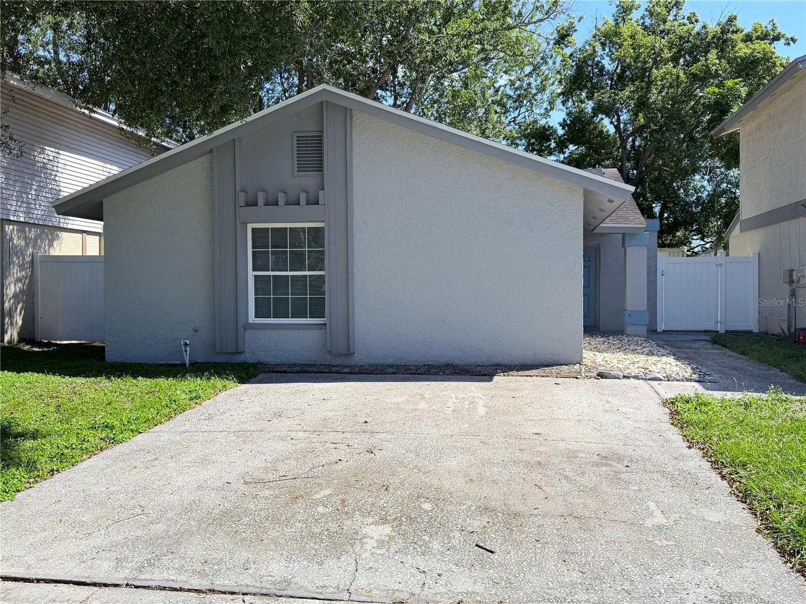Single Family Residence at 10309 PARKCREST DR, TAMPA, photo 3 of 20