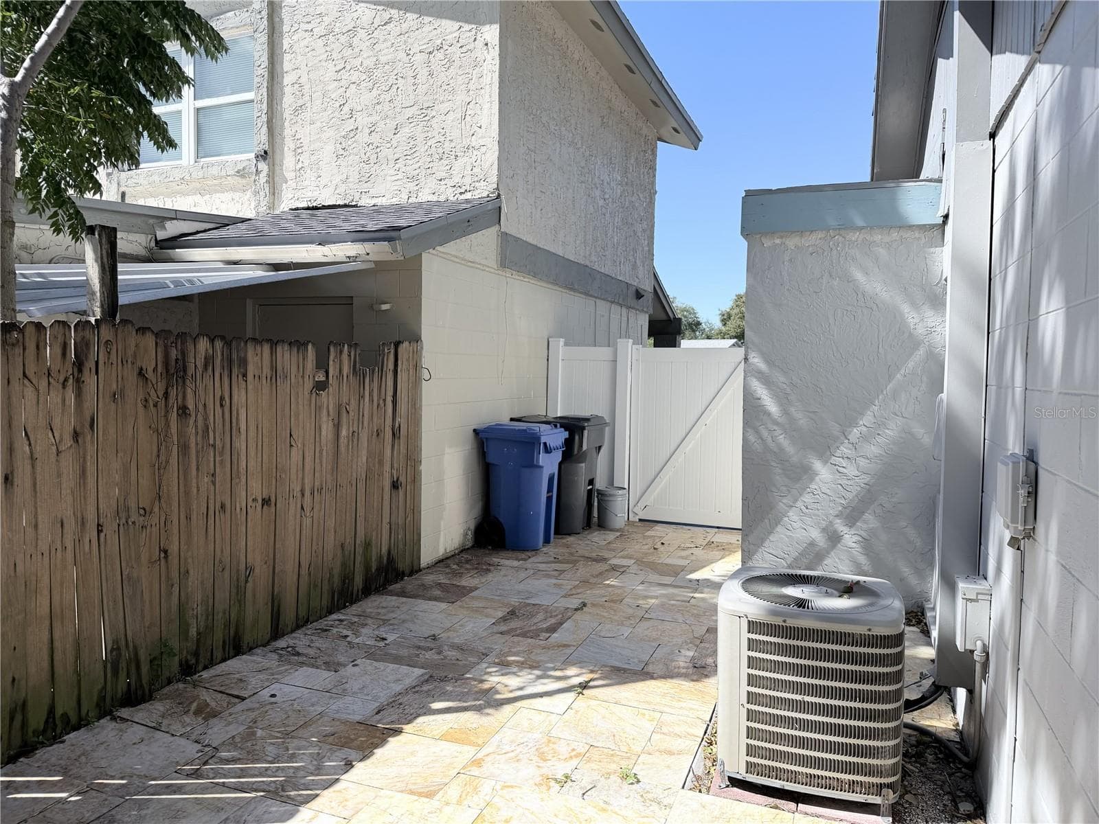 Single Family Residence at 10309 PARKCREST DR, TAMPA, photo 6 of 20