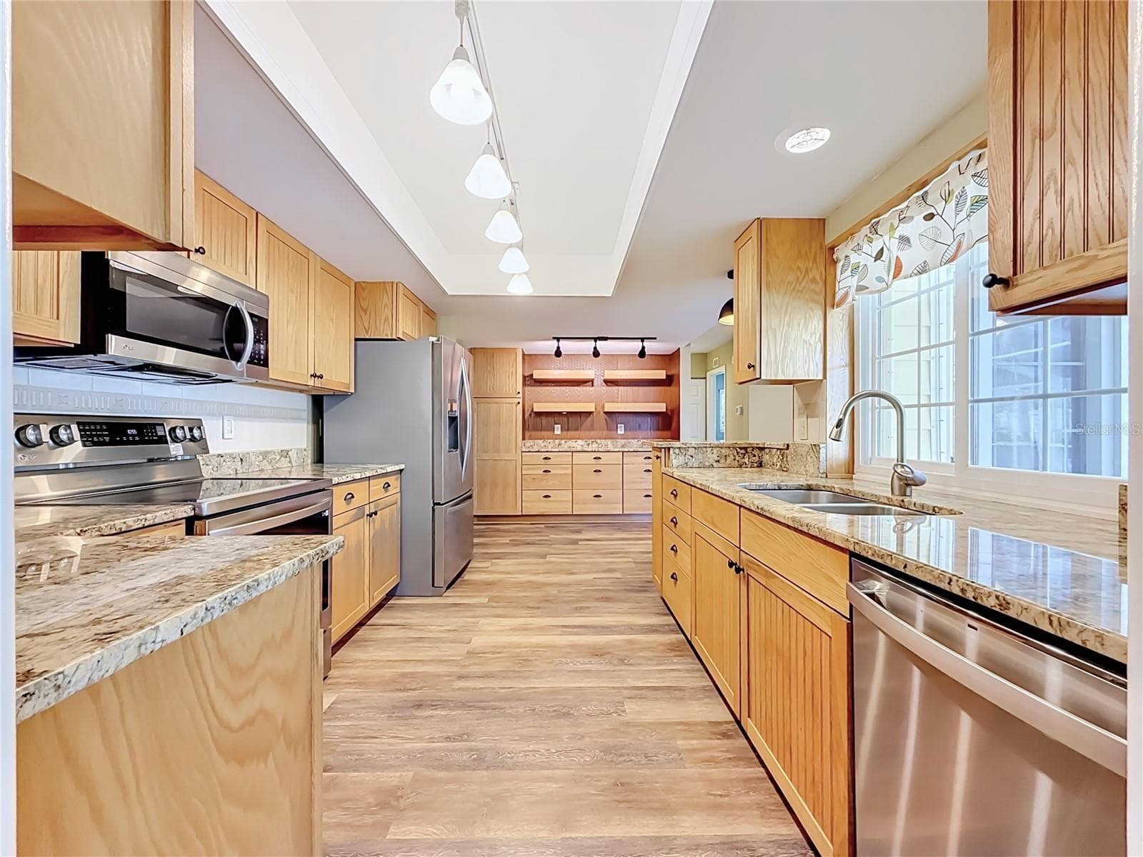 Updated kitchen - 3120 SWAN LN, SAFETY HARBOR