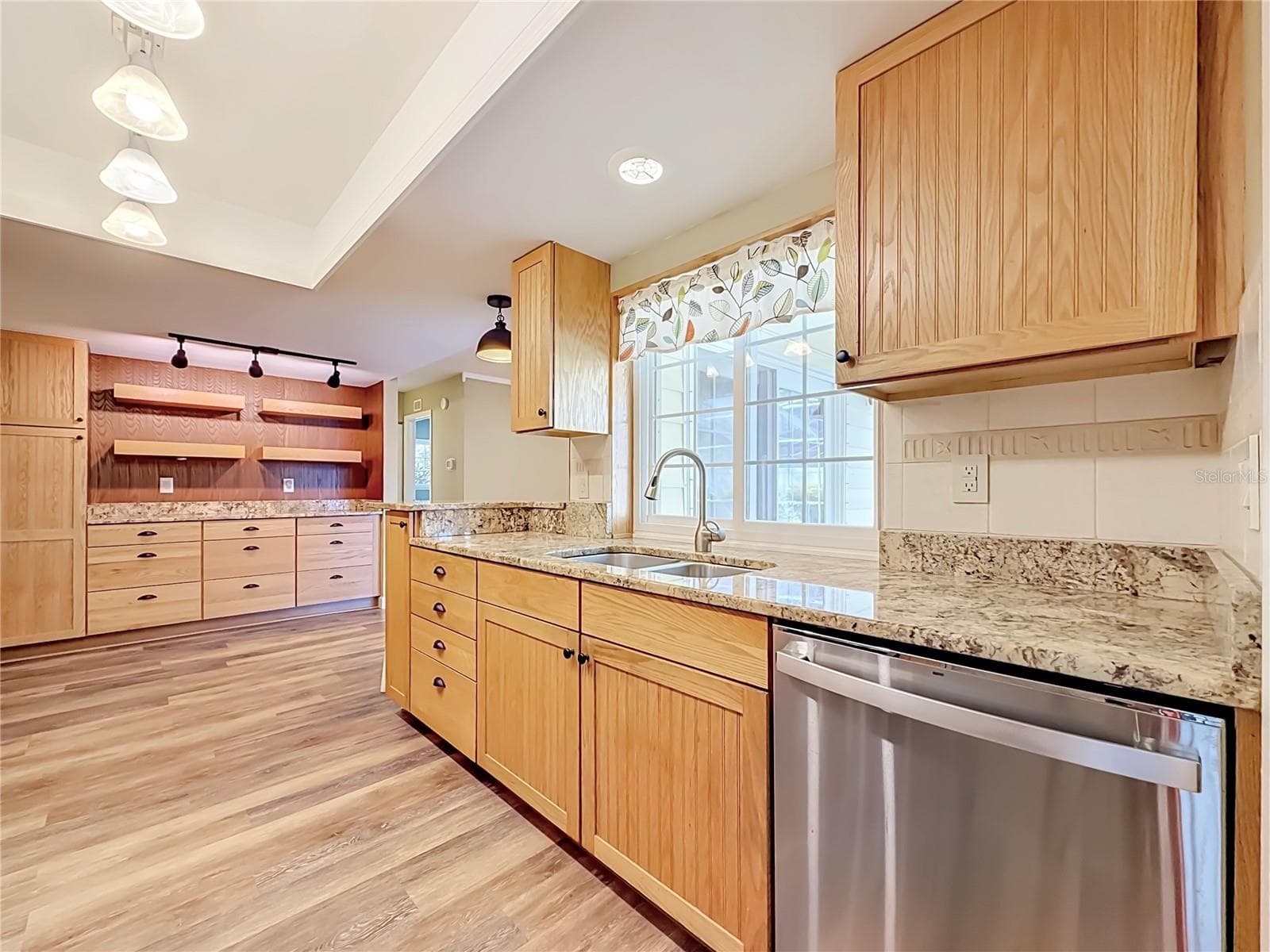 Kitchen has pool views - 3120 SWAN LN, SAFETY HARBOR