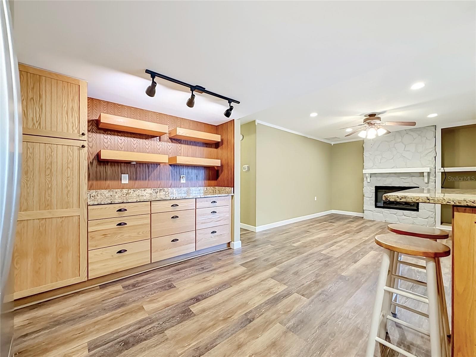 Custom coffee or wine area - 3120 SWAN LN, SAFETY HARBOR