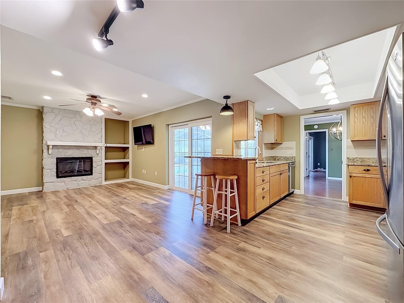 Family rm & kitchen - 3120 SWAN LN, SAFETY HARBOR