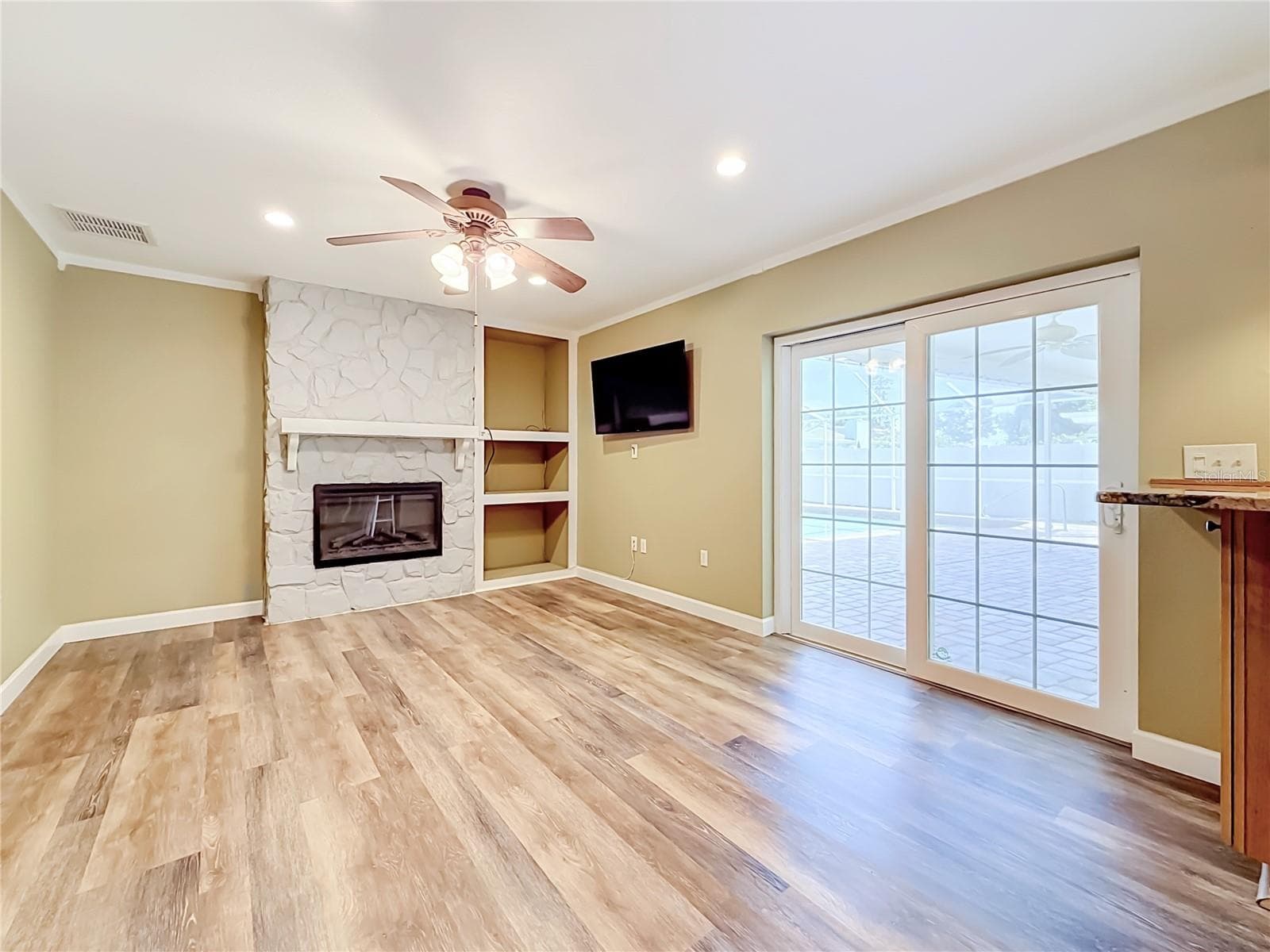 Family rm ft fireplace - 3120 SWAN LN, SAFETY HARBOR