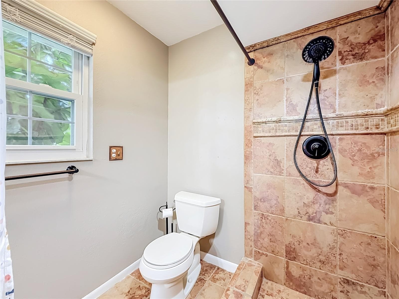 Walk-in shower - 3120 SWAN LN, SAFETY HARBOR