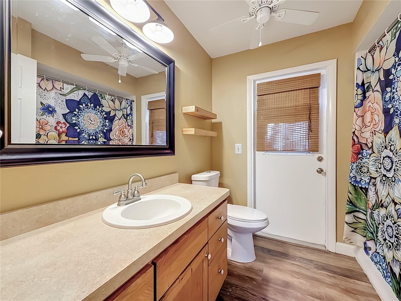 Bath 2 w/ access to back yard - 3120 SWAN LN, SAFETY HARBOR