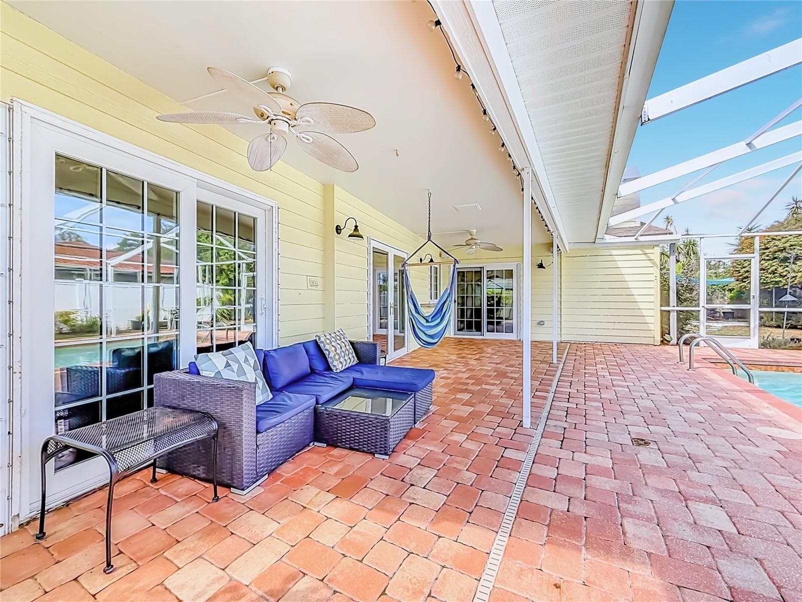Plenty of room to relax - 3120 SWAN LN, SAFETY HARBOR