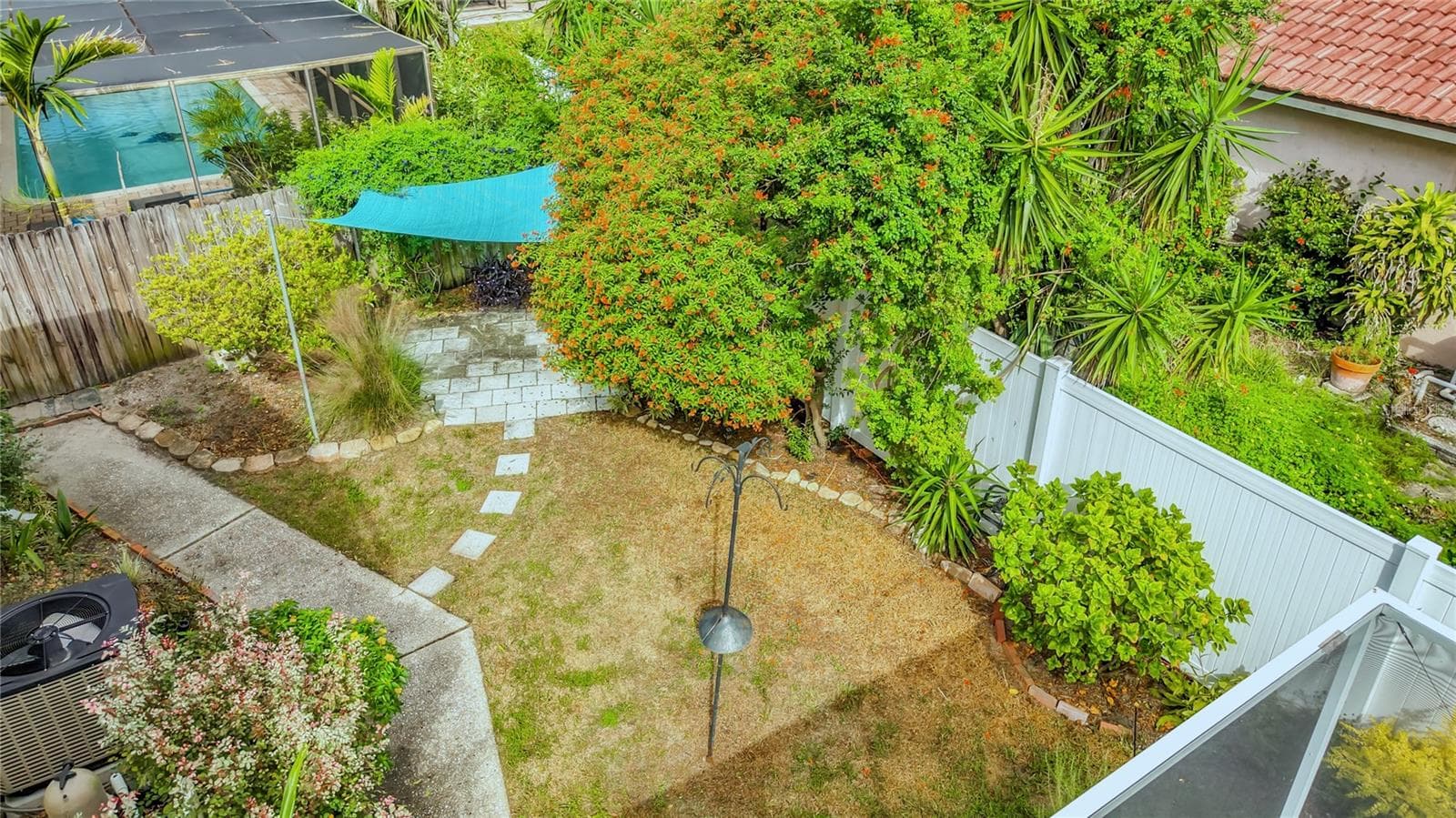 Covered nook for reading or relaxing - 3120 SWAN LN, SAFETY HARBOR