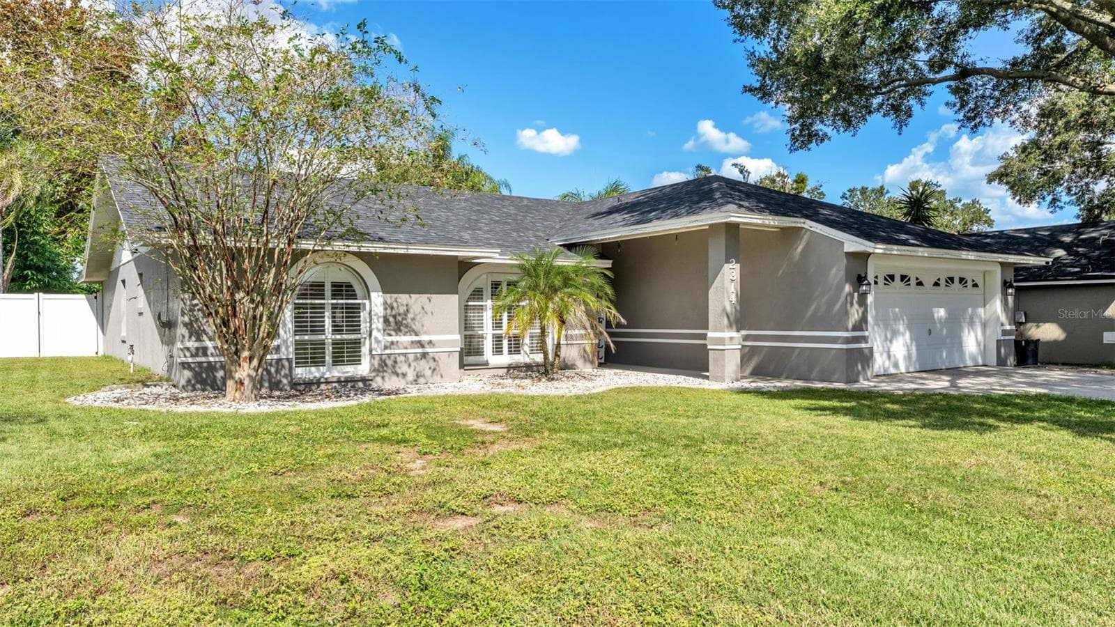 Single Family Residence at 2314 EASTMEADOWS CT, LAKELAND, photo 2 of 51