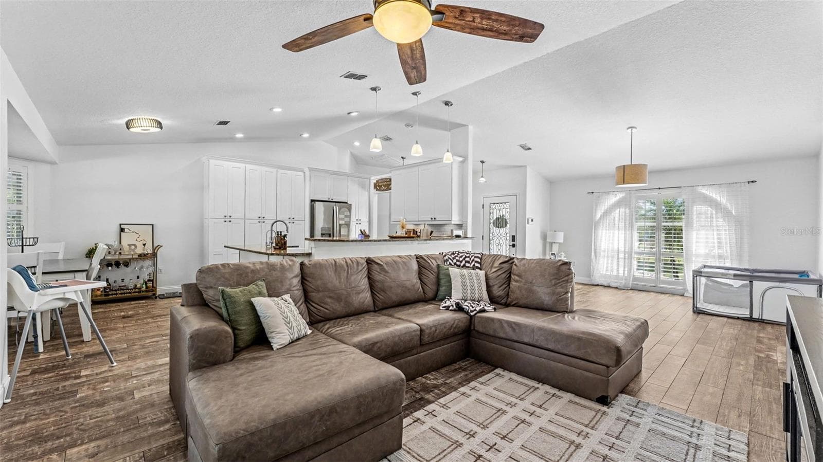 Single Family Residence at 2314 EASTMEADOWS CT, LAKELAND, photo 4 of 51