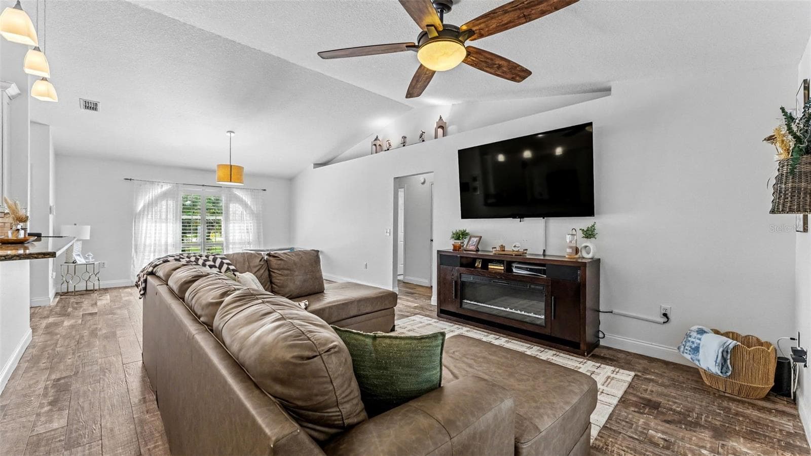 Single Family Residence at 2314 EASTMEADOWS CT, LAKELAND, photo 5 of 51