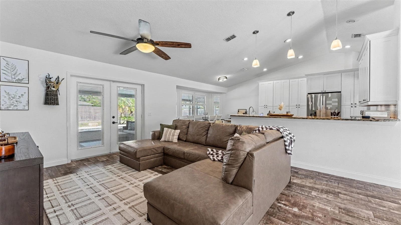 Single Family Residence at 2314 EASTMEADOWS CT, LAKELAND, photo 6 of 51