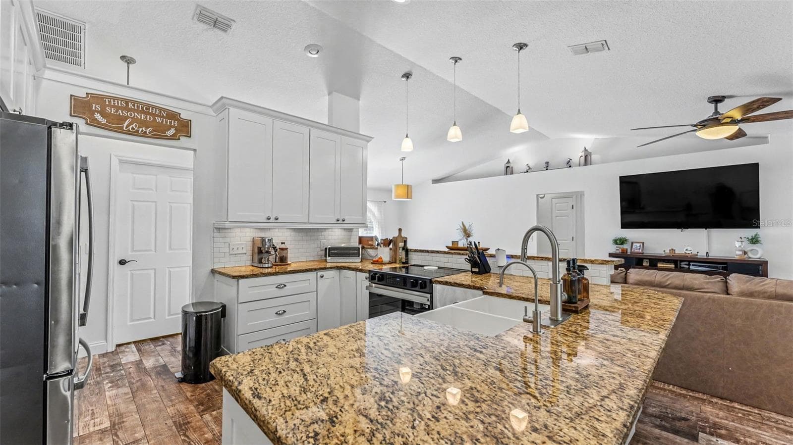 Single Family Residence at 2314 EASTMEADOWS CT, LAKELAND, photo 8 of 51