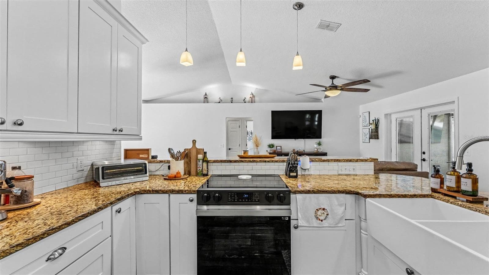 Single Family Residence at 2314 EASTMEADOWS CT, LAKELAND, photo 11 of 51