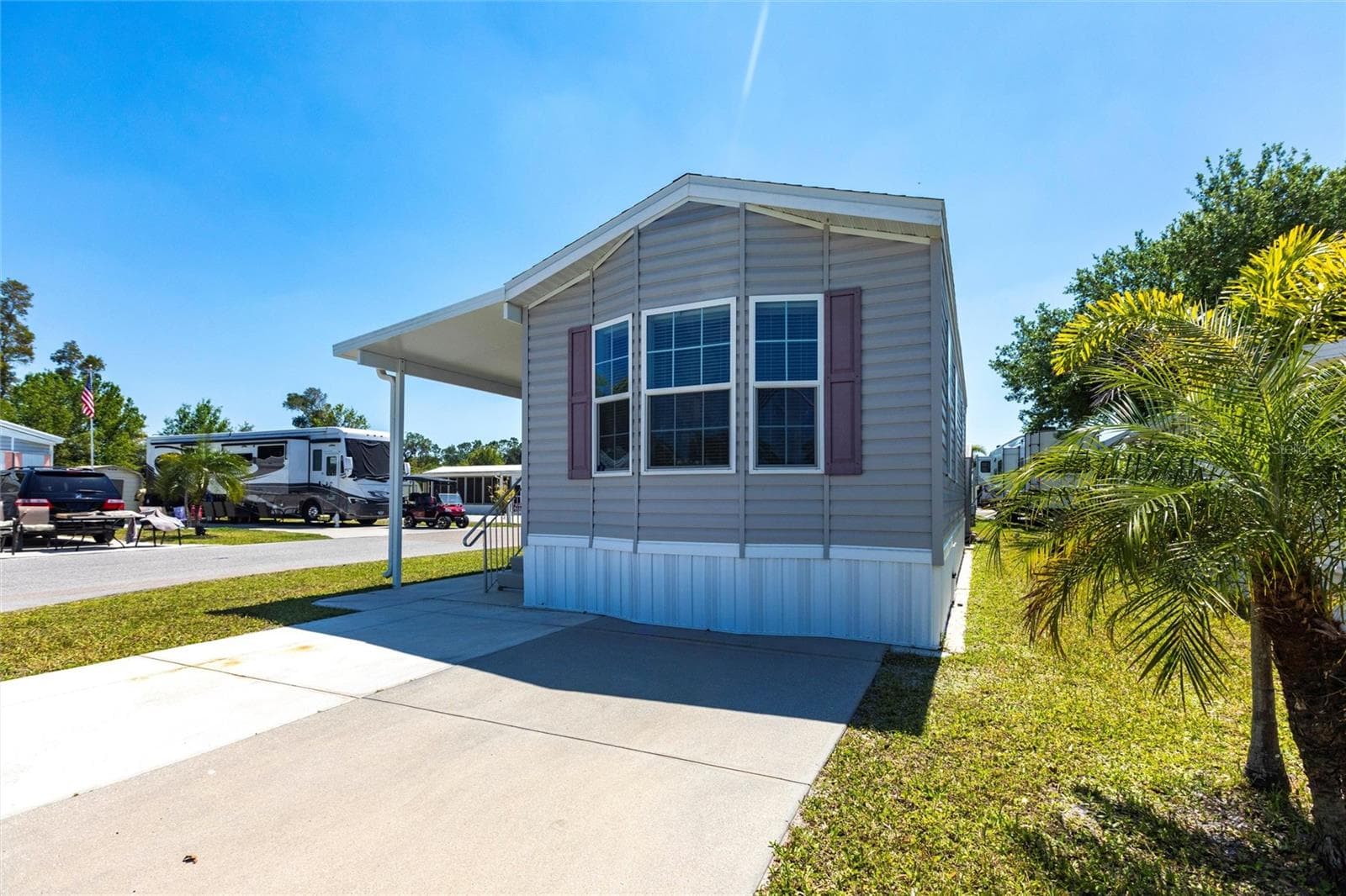 Front parking for 2 vehicles - 1329 TROUT, PUNTA GORDA