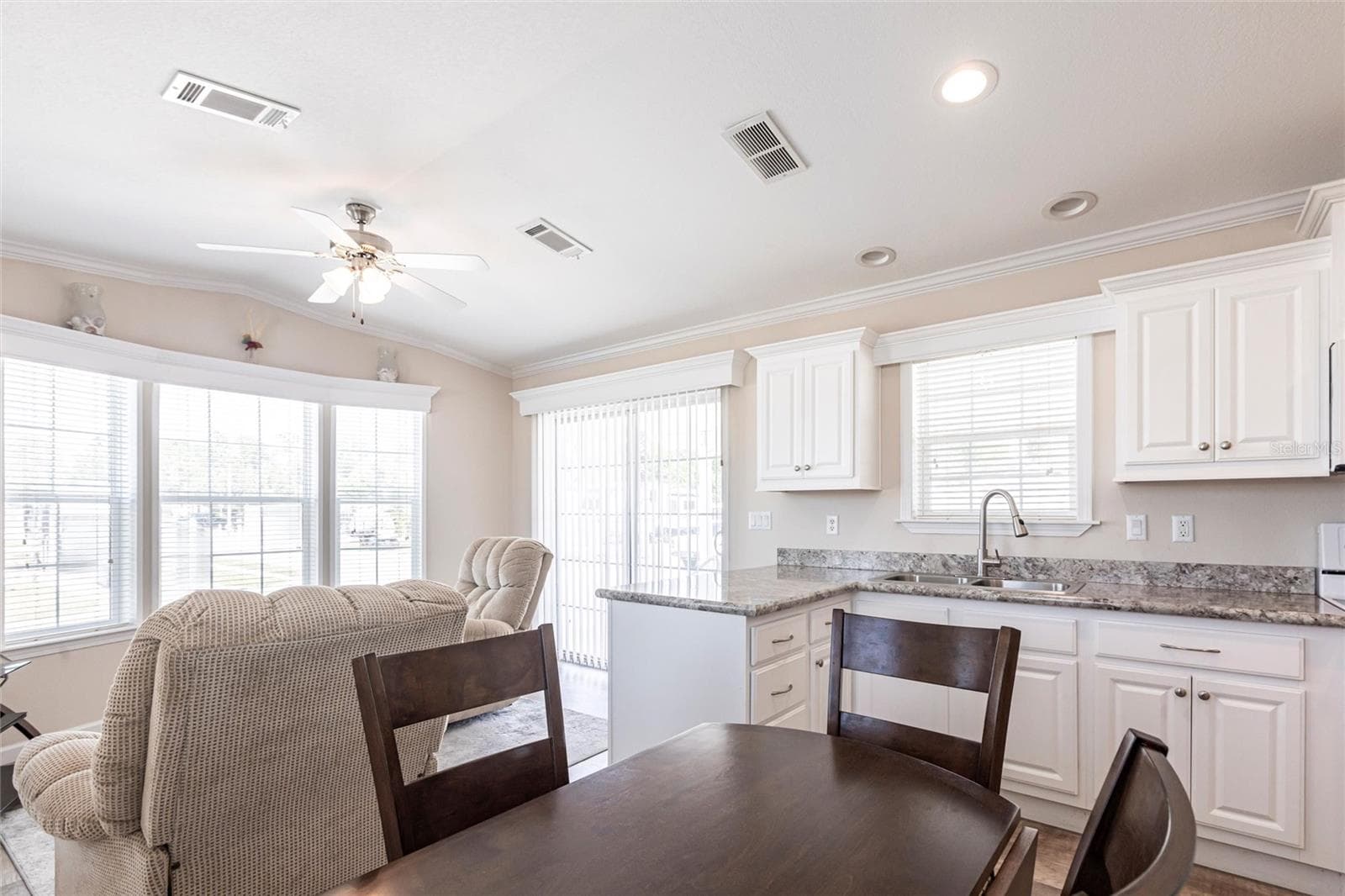 Vaulted ceilings and crown moldoing - 1329 TROUT, PUNTA GORDA