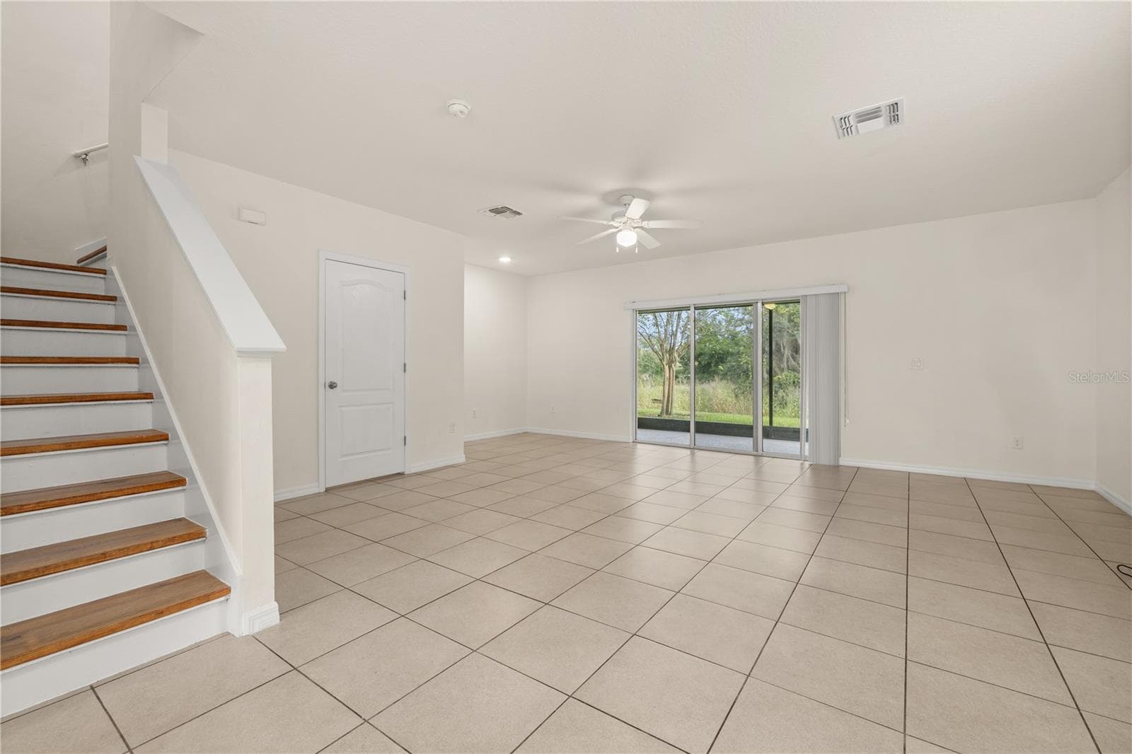 Townhouse at 475 ARBOR LAKES DR, DAVENPORT, photo 11 of 75