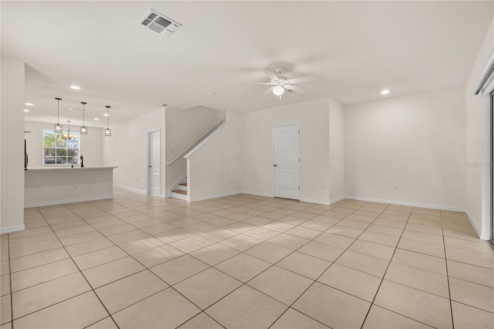 Townhouse at 475 ARBOR LAKES DR, DAVENPORT, photo 13 of 75