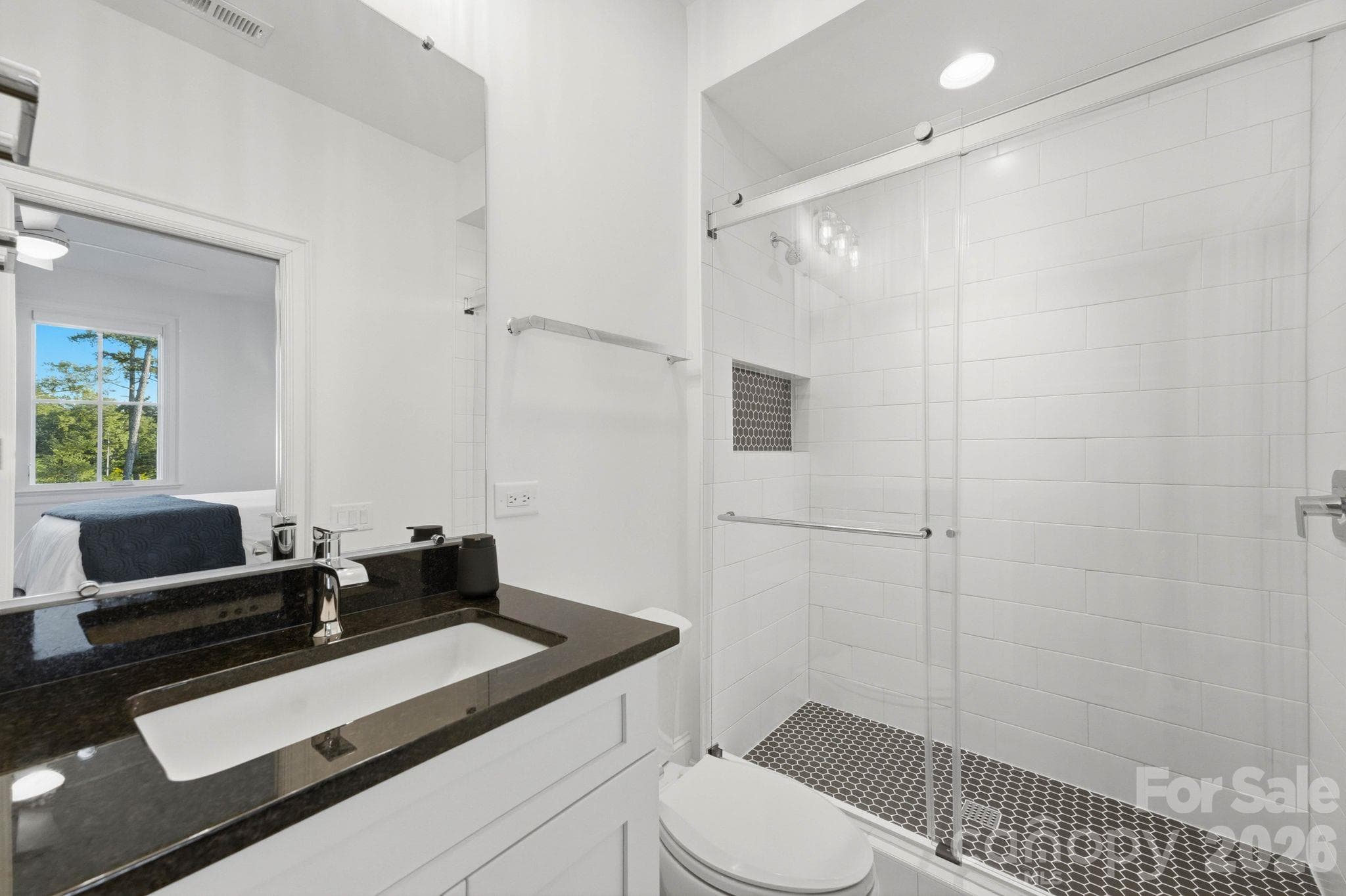 Guest bath - 1016 Timberlake Point, Belmont