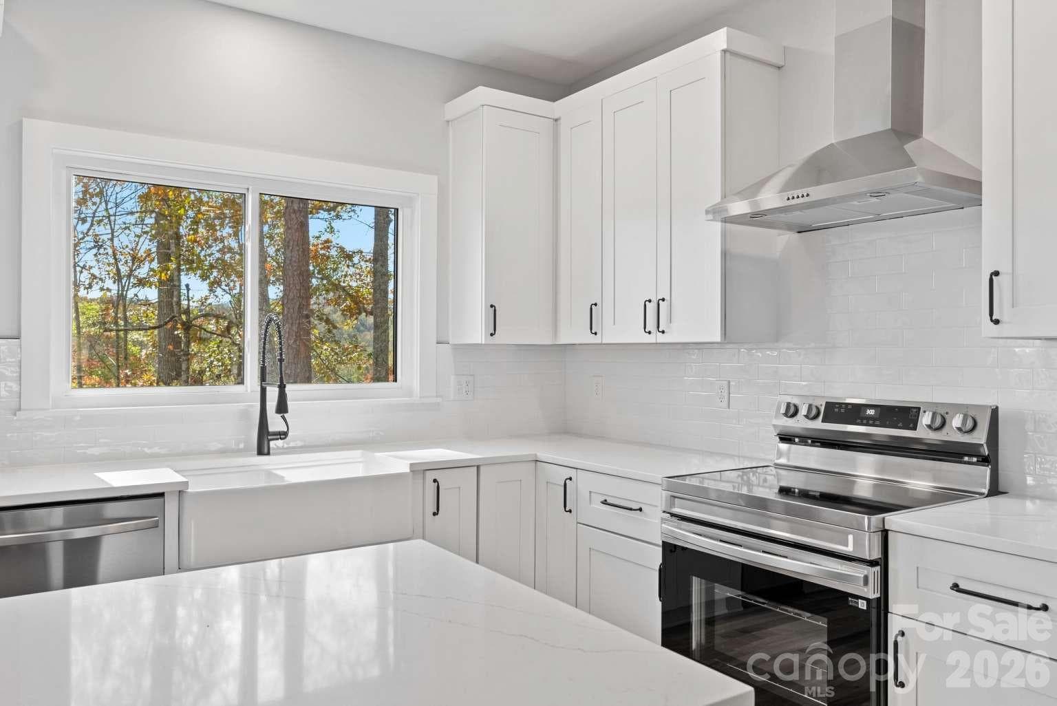 Single Family Residence at 139 Courtney Lane, Candler, photo 16 of 48