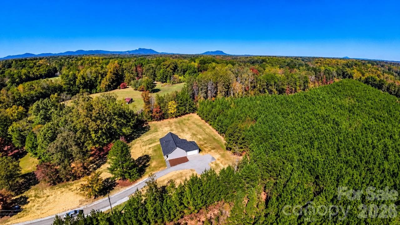 Single Family Residence at 3052 Henry Knob Road, Clover, photo 11 of 23