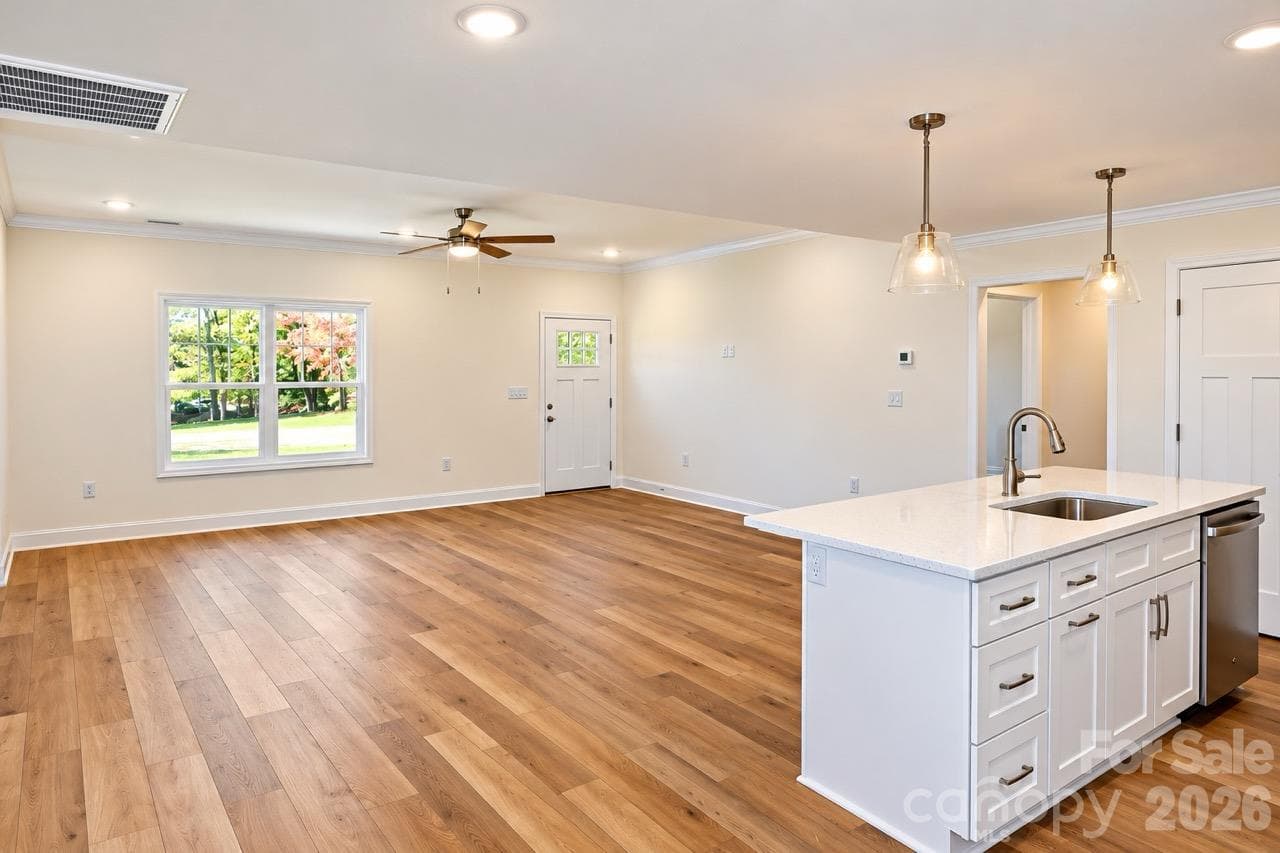 Single Family Residence at 3052 Henry Knob Road, Clover, photo 14 of 23