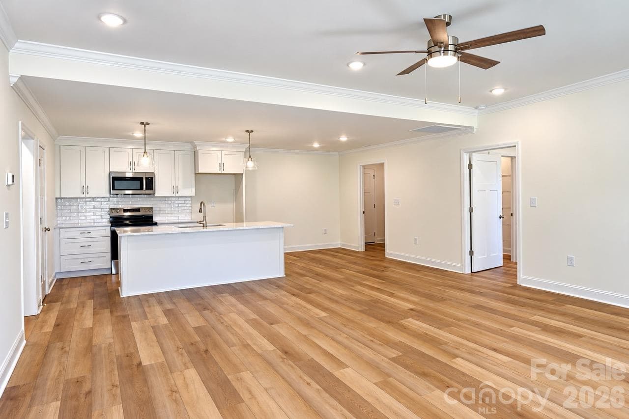 Single Family Residence at 3052 Henry Knob Road, Clover, photo 15 of 23
