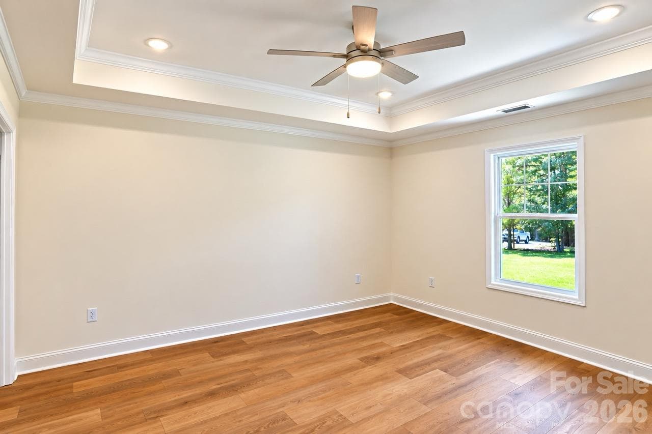 Single Family Residence at 3052 Henry Knob Road, Clover, photo 20 of 23