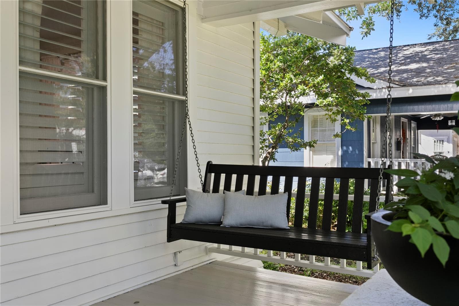 Relax on your front porch - 913 S BRUCE ST, TAMPA