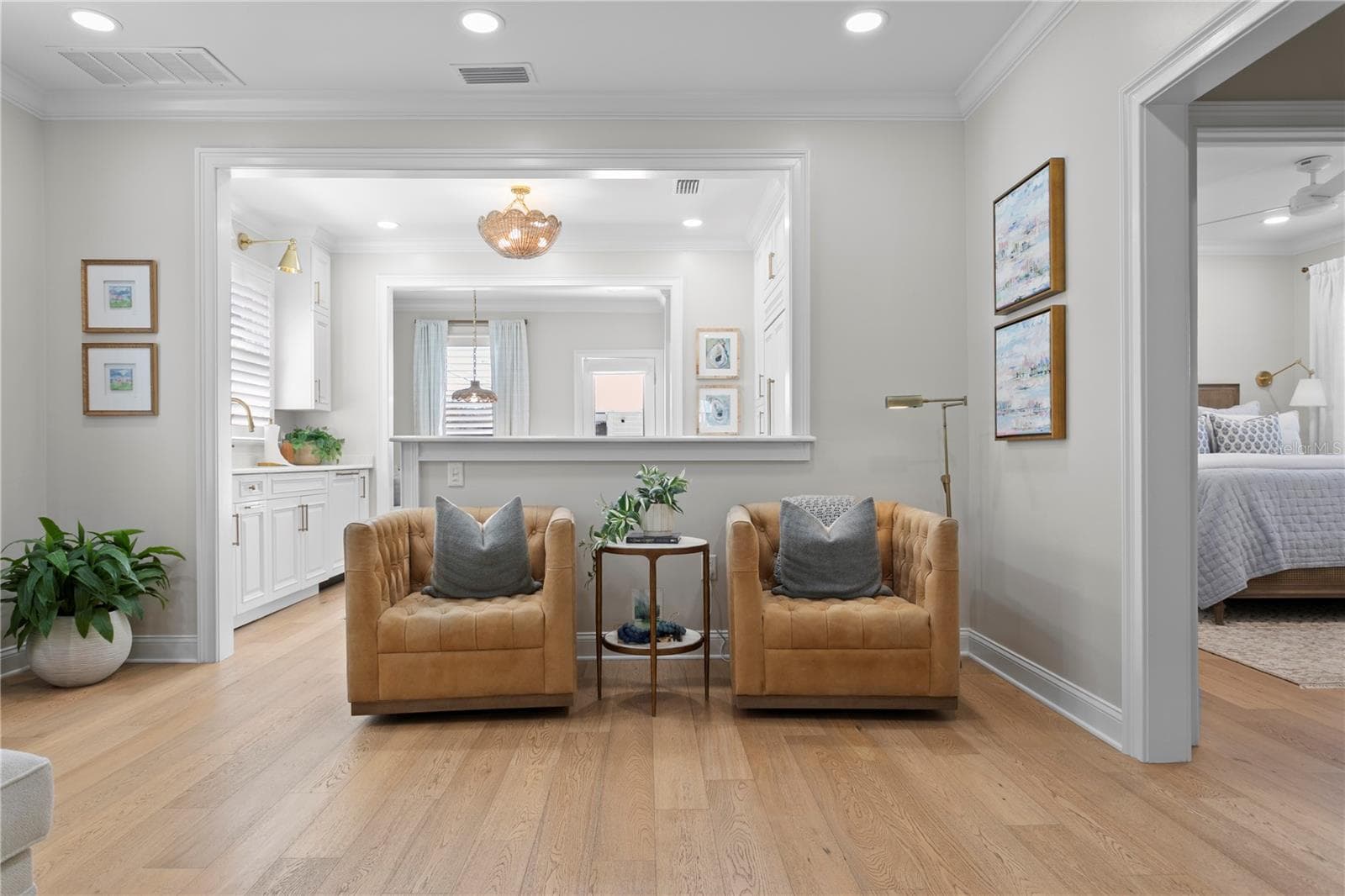 Perfect sitting area - 913 S BRUCE ST, TAMPA