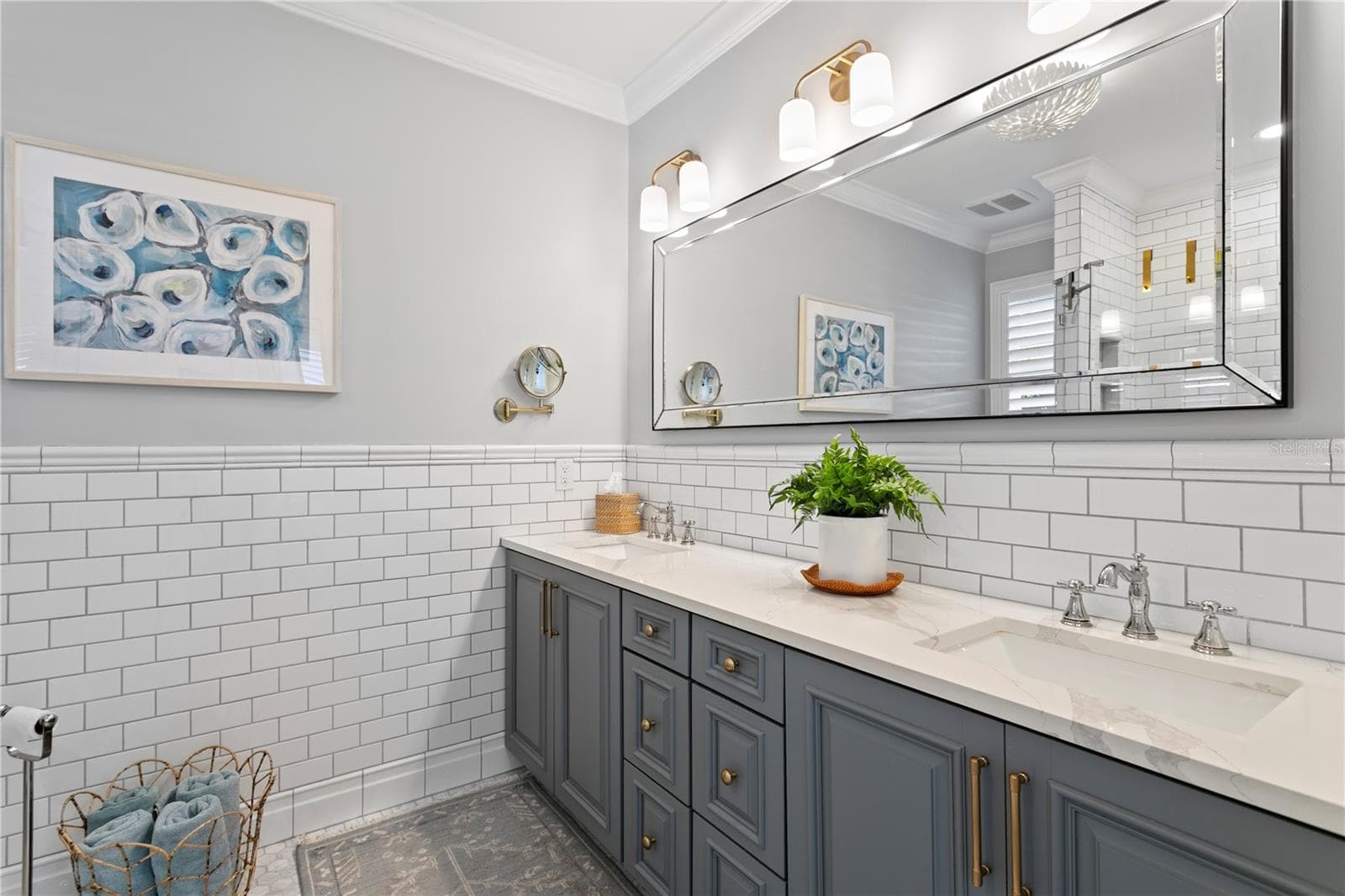 Double Vanity in the Primary Bathroom - 913 S BRUCE ST, TAMPA