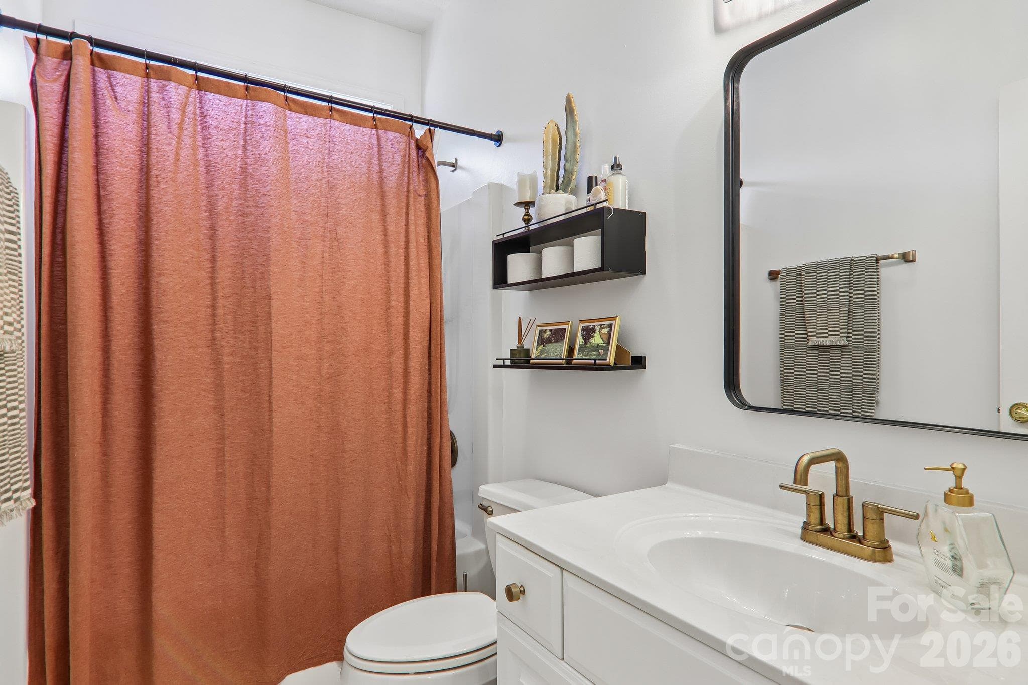 Hallway bathroom - 12 Grassy Meadow Drive, Candler