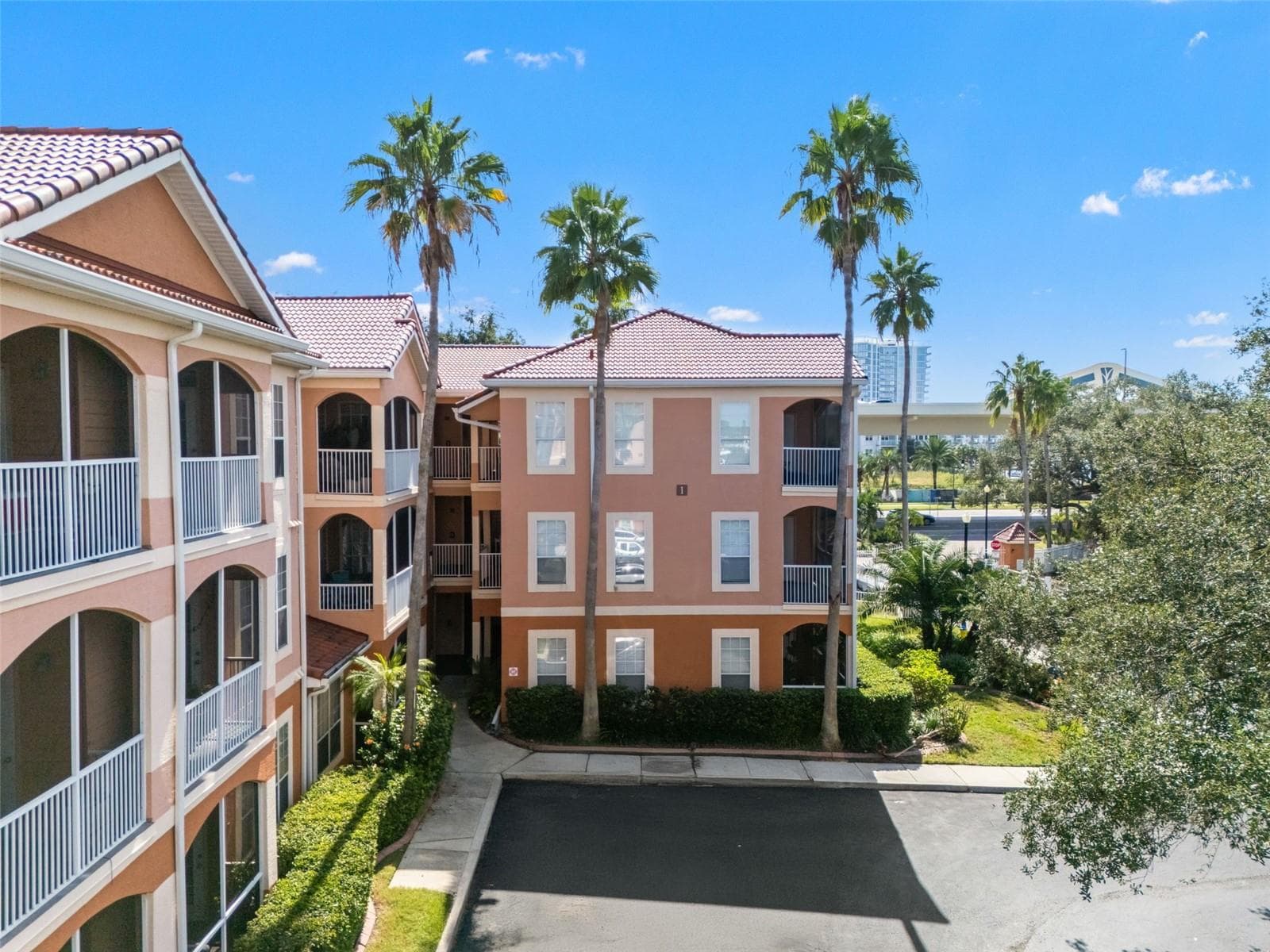 Condominium at 5000 CULBREATH KEY WAY #1-319, TAMPA, photo 2 of 45