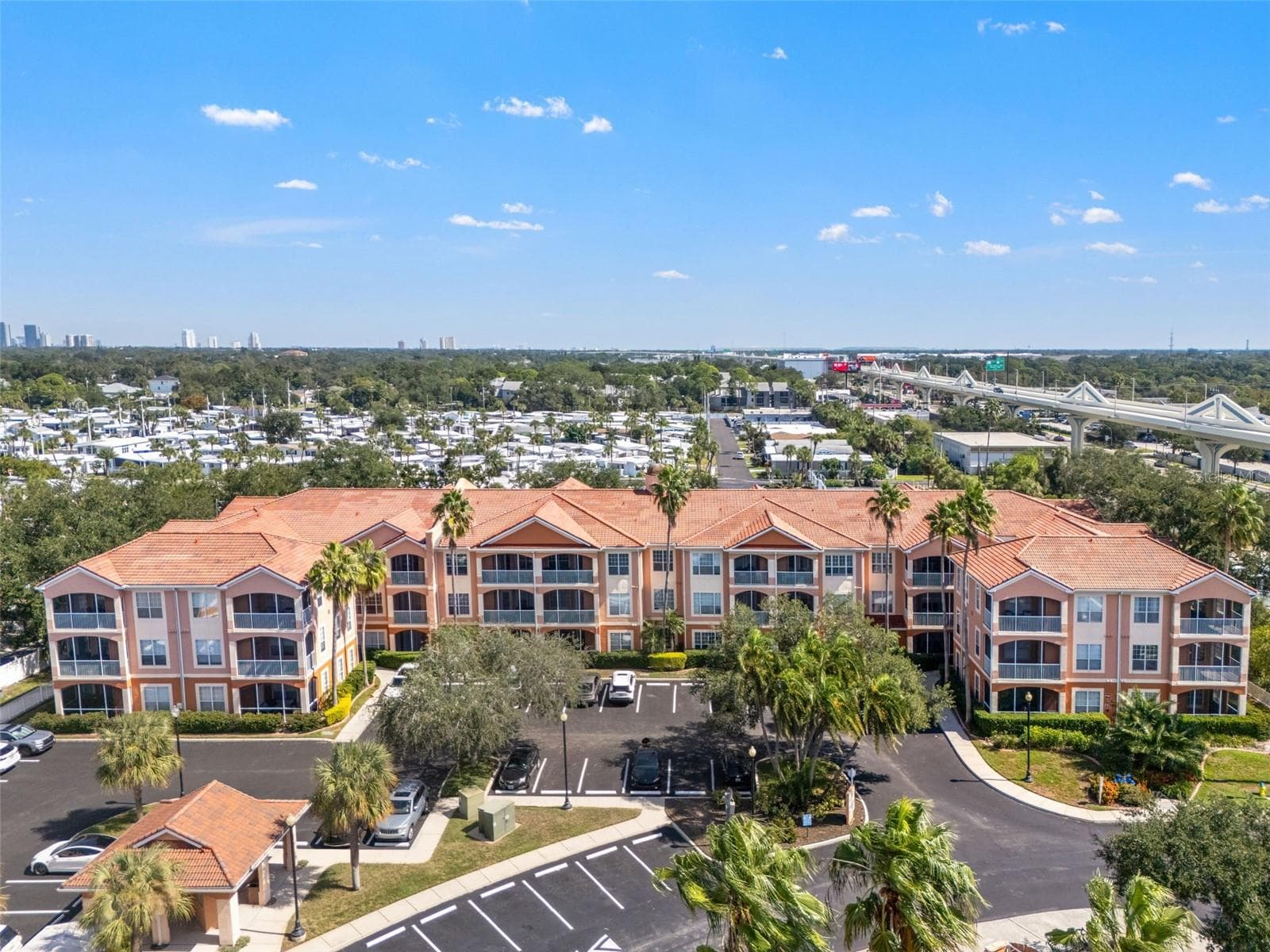 Condominium at 5000 CULBREATH KEY WAY #1-319, TAMPA, photo 3 of 45
