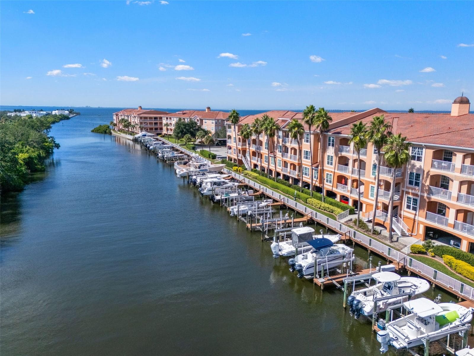 Condominium at 5000 CULBREATH KEY WAY #1-319, TAMPA, photo 9 of 45