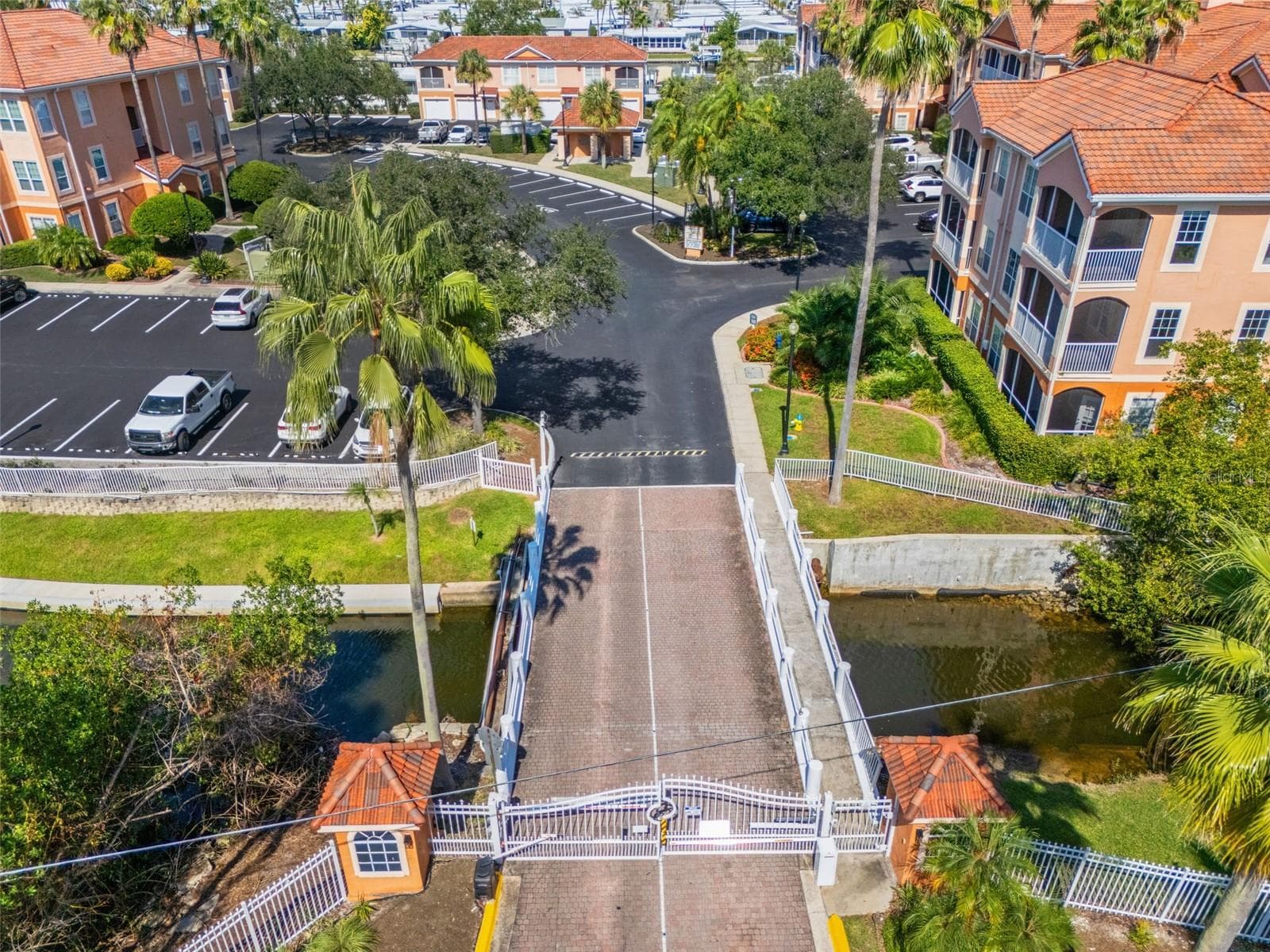 Condominium at 5000 CULBREATH KEY WAY #1-319, TAMPA, photo 13 of 45