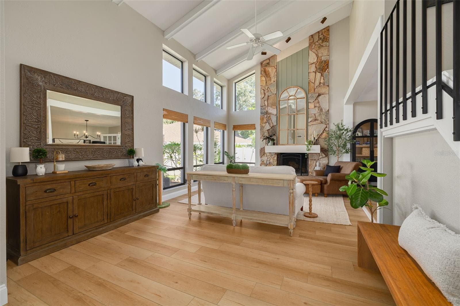 LIVING ROOM - 1496 TREETOP DR, PALM HARBOR