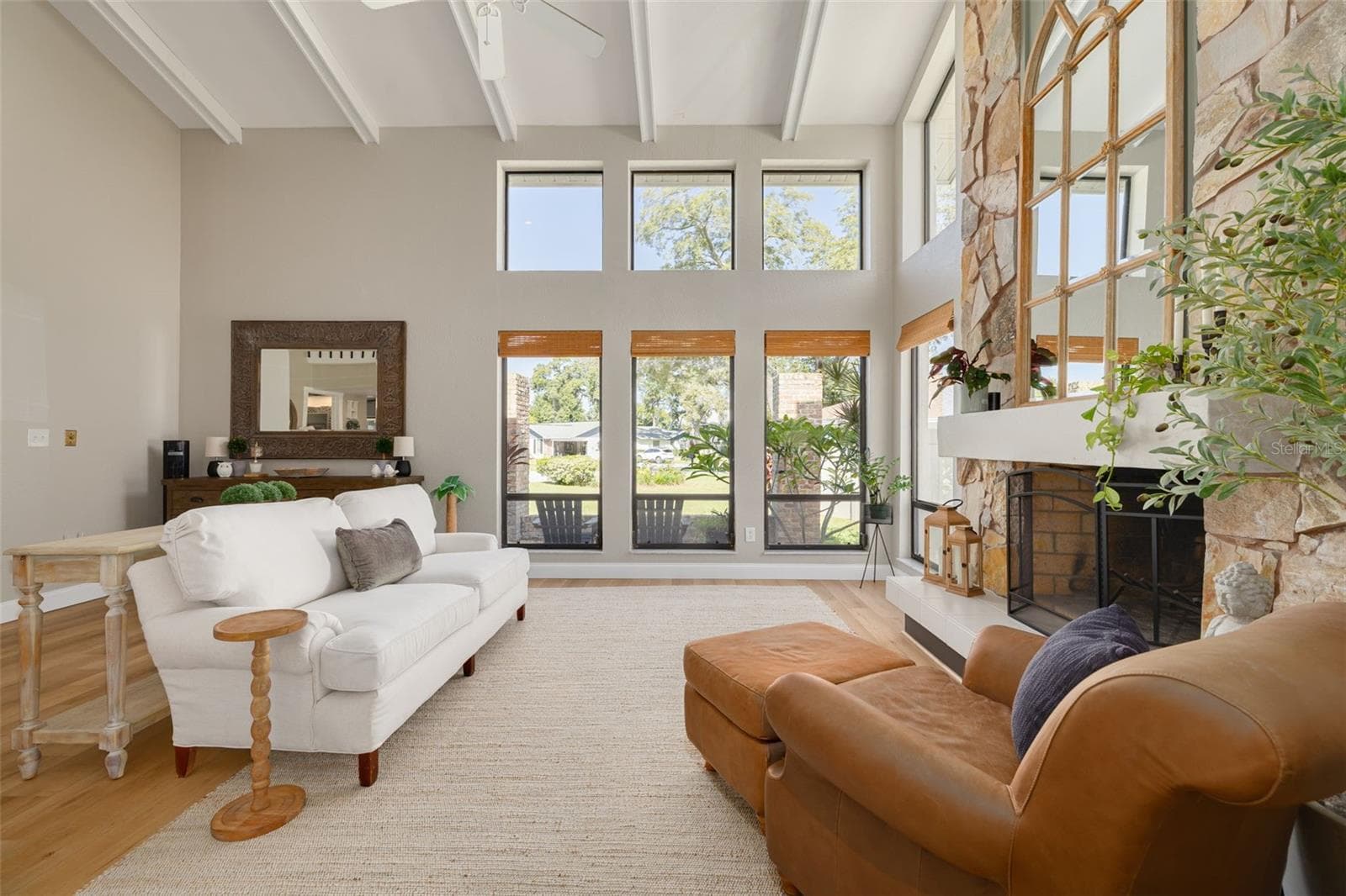 LIVING ROOM - 1496 TREETOP DR, PALM HARBOR