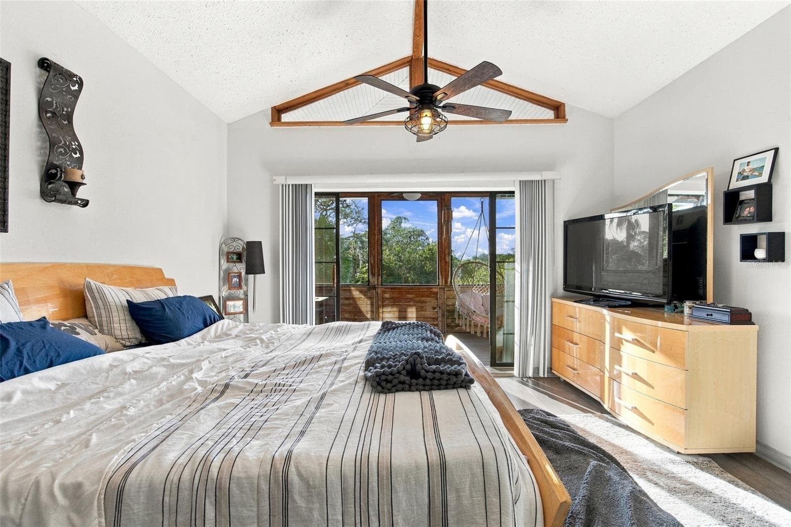 2nd Bedroom Suite - 14317 GUAVA ST, HUDSON