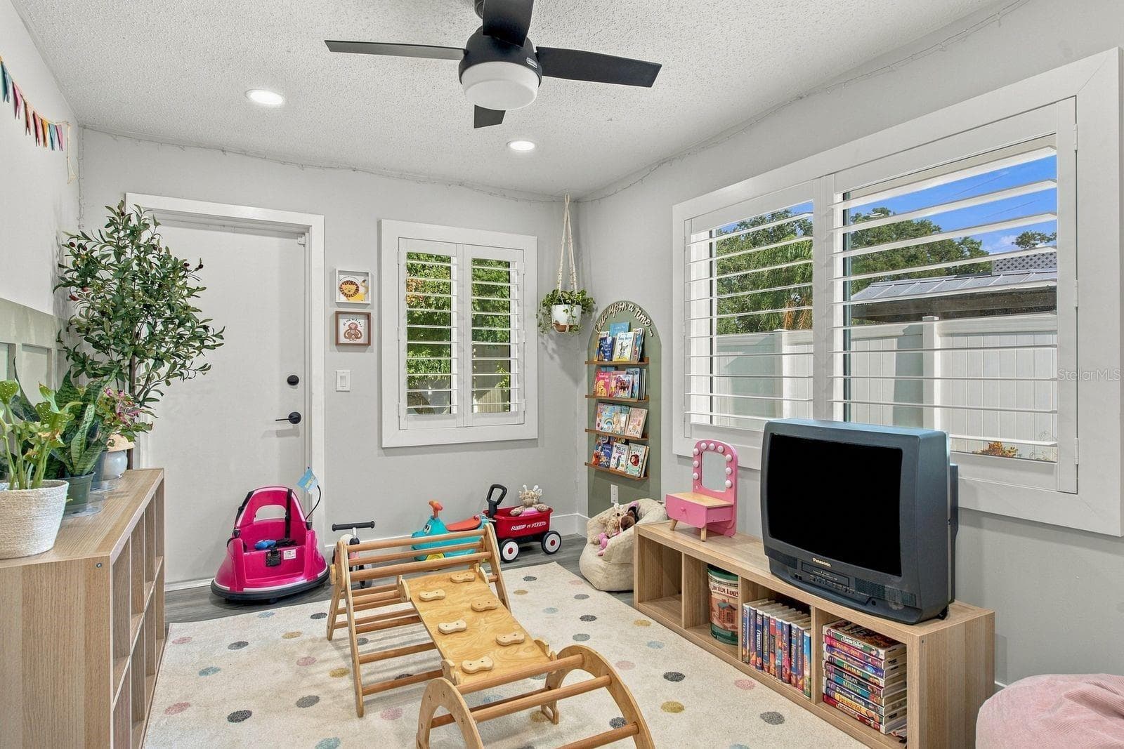 Single Family Residence at 244 DUNBRIDGE DR, PALM HARBOR, photo 19 of 33