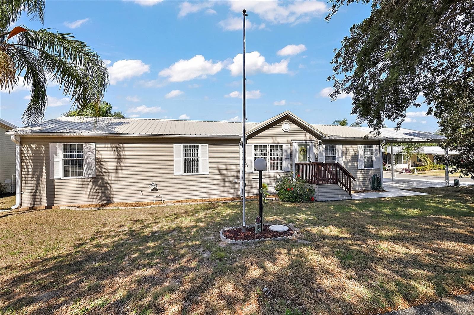 Manufactured Home at 37945 MONTICELLO ST, LEESBURG, photo 2 of 41