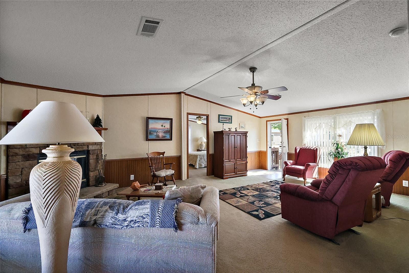 Manufactured Home at 37945 MONTICELLO ST, LEESBURG, photo 7 of 41