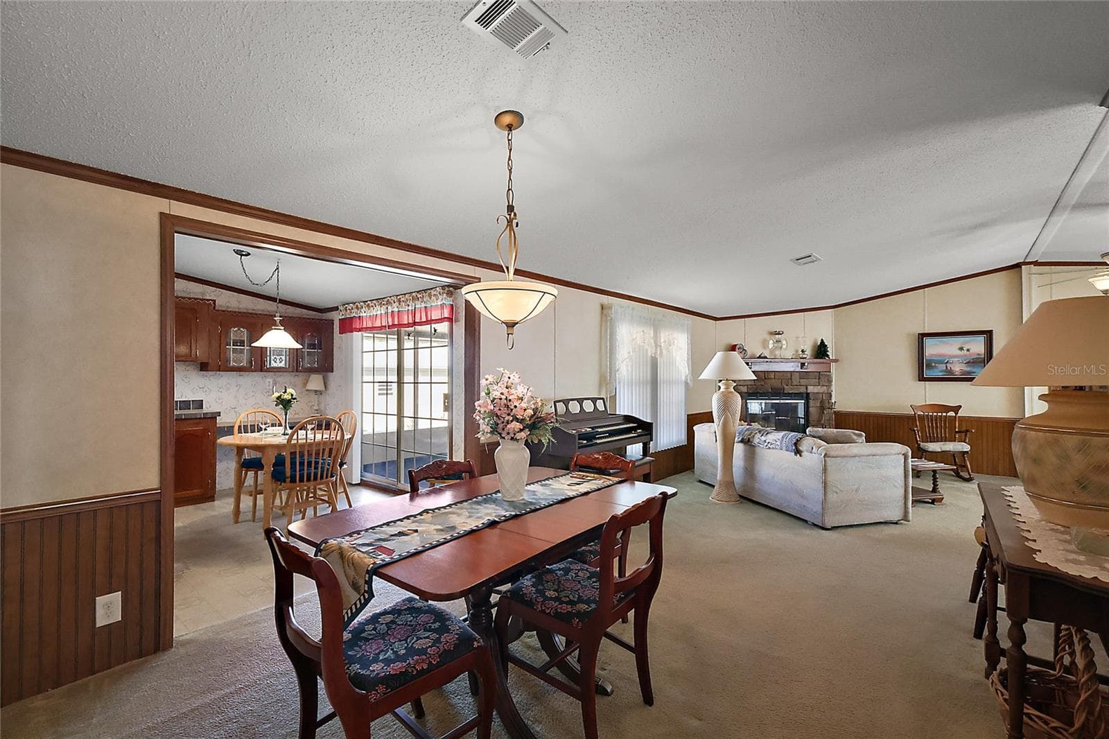 Manufactured Home at 37945 MONTICELLO ST, LEESBURG, photo 9 of 41