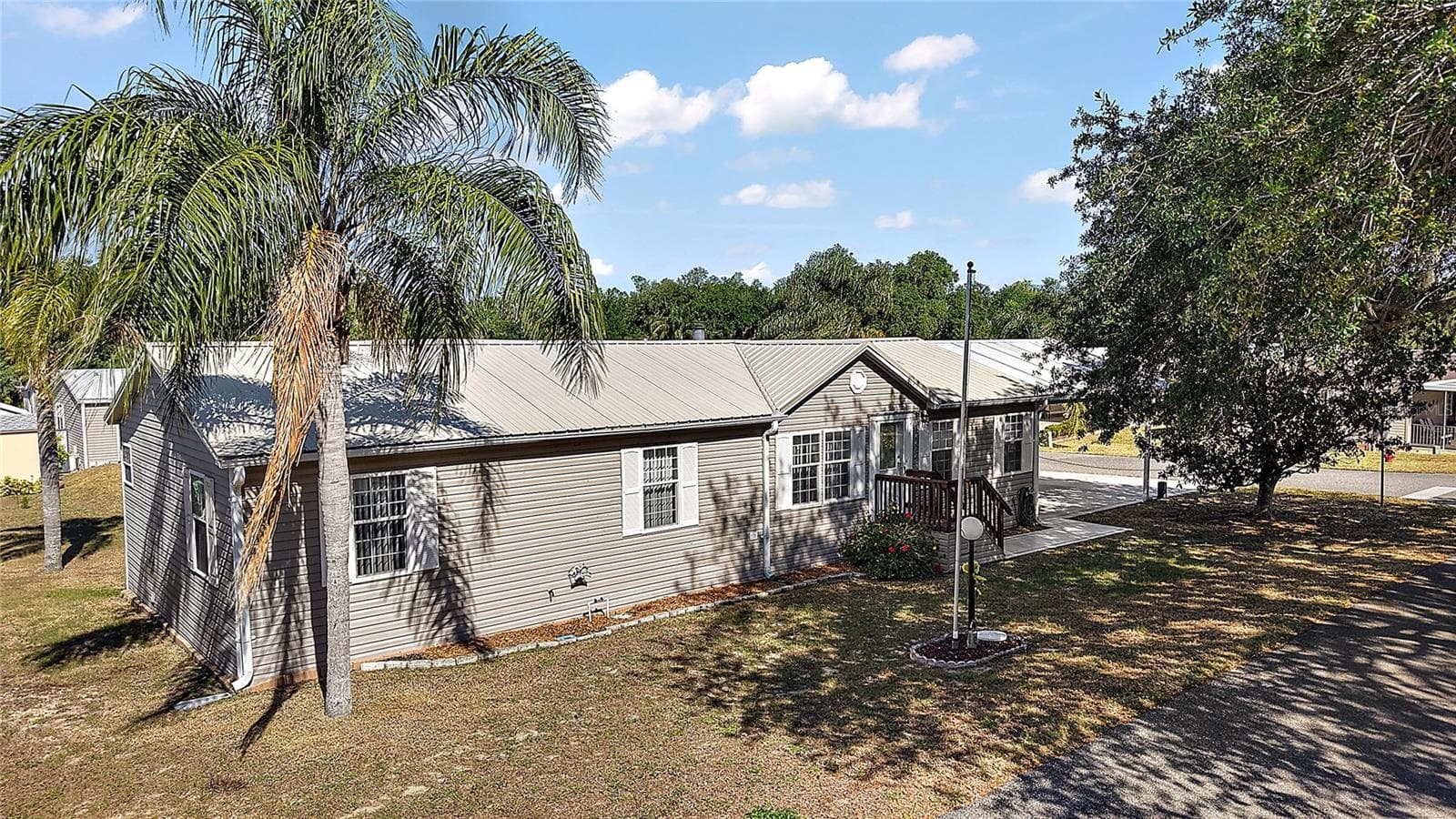 Manufactured Home at 37945 MONTICELLO ST, LEESBURG, photo 29 of 41