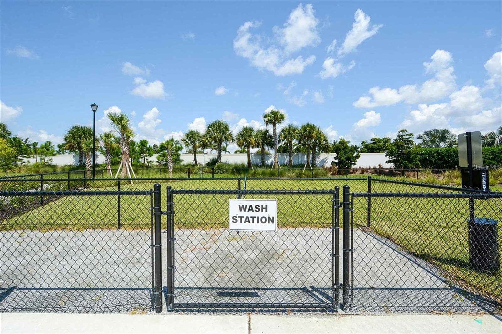 Gated dog park - 5731 WOODLAND SAGE DR, SARASOTA