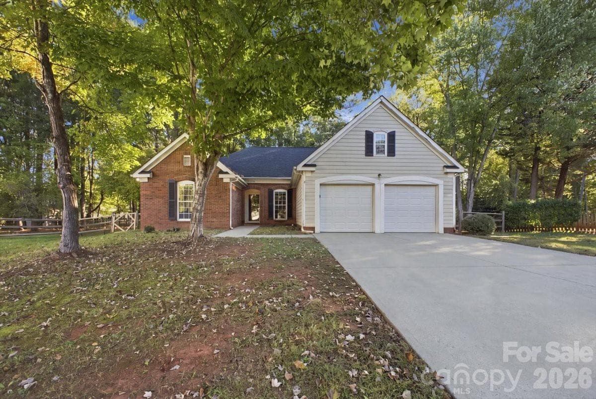 Single Family Residence at 11219 Turmeric Court, Charlotte, photo 4 of 52