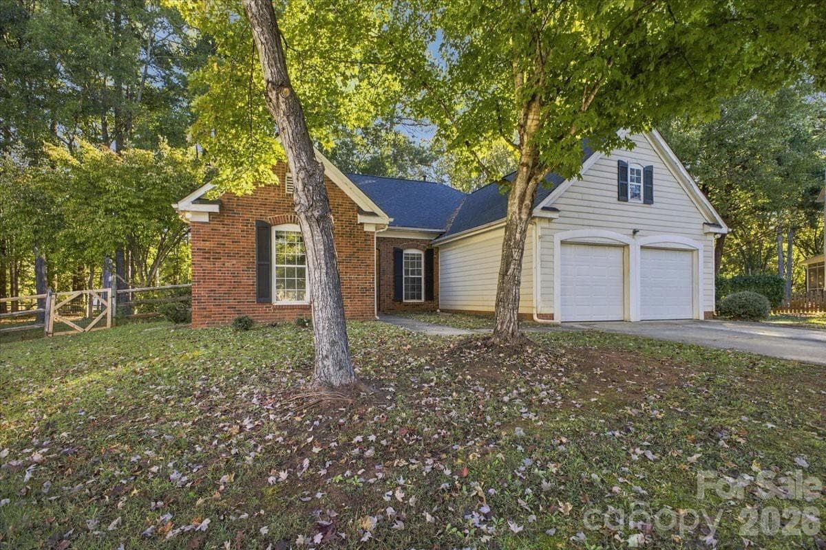 Single Family Residence at 11219 Turmeric Court, Charlotte, photo 6 of 52