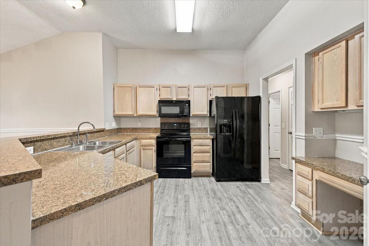 Single Family Residence at 11219 Turmeric Court, Charlotte, photo 20 of 52